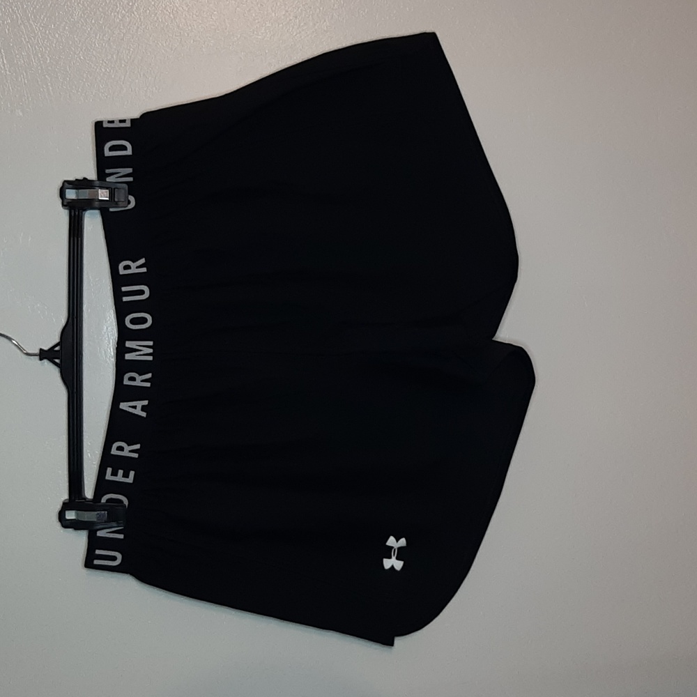 Womens Under Armour black short xl
